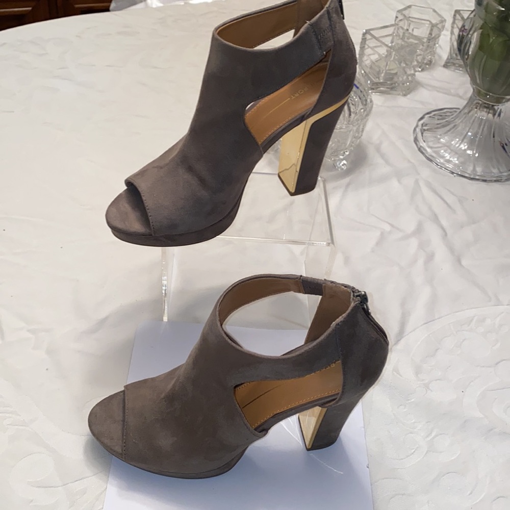 Euc Report Size 10 Gray Suede, Open Toed Shoes Wi… - image 3